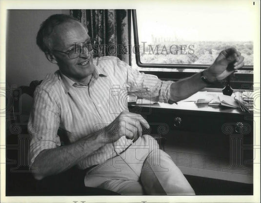 1984 Press Photo Michael Frayne Playwright interviewed at New York Hotel - Historic Images