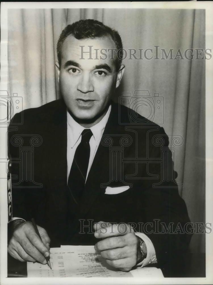 1957 Press Photo Martin Agronsky conducts live weekly show Look Here! - Historic Images
