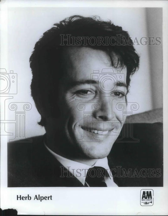 1982 Press Photo Herb Alpert Latin Jazz Composer Musician Singer Tijuana Brass - Historic Images