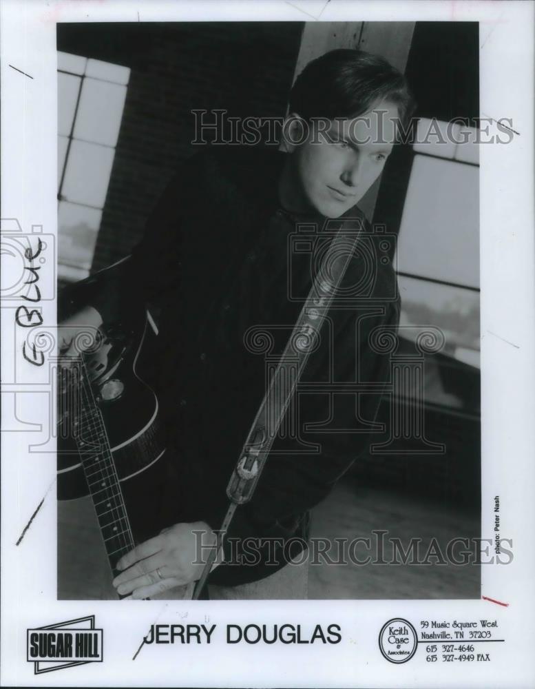 1992 Press Photo Jerry Douglas Resonator Lap Steel Guitar Player - cvp03959 - Historic Images
