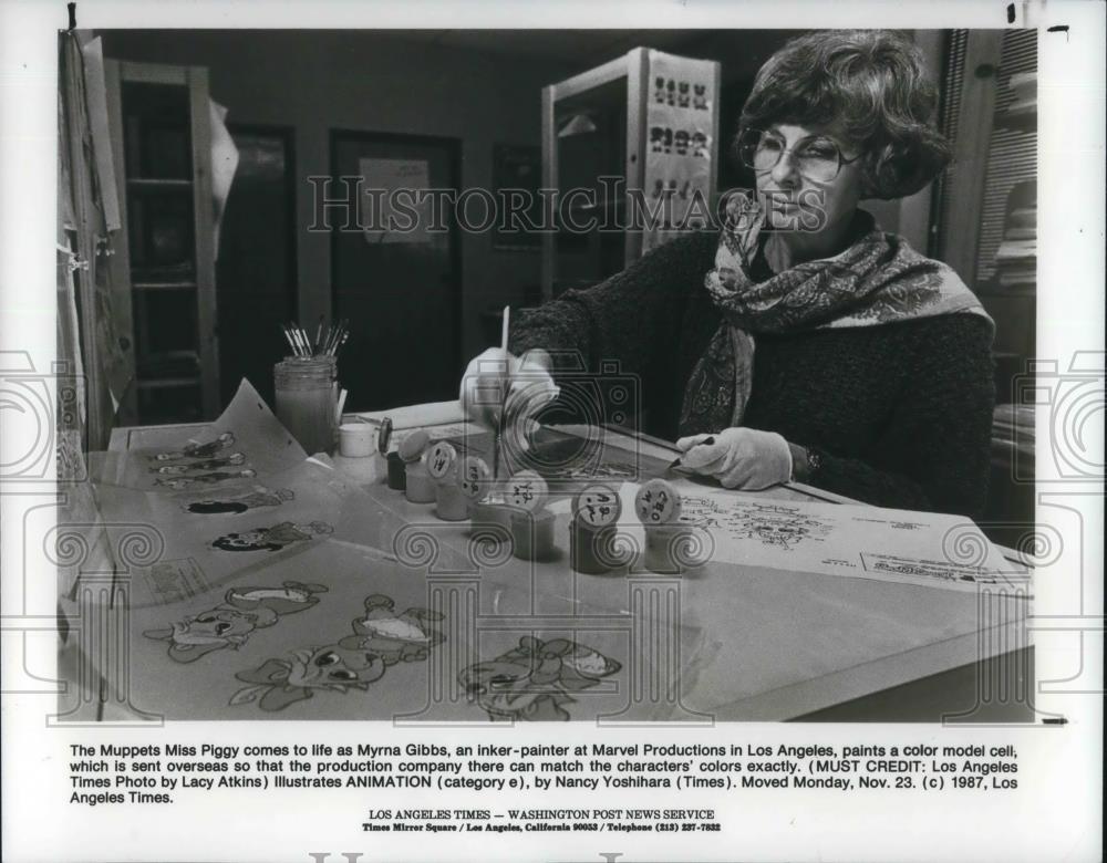 1987 Press Photo Myrna Gibbs Drawing Miss Piggy - cvp11642 - Historic Images