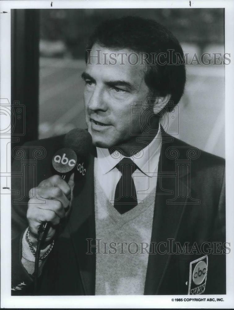 1988 Press Photo Frank Gifford Sportscaster ABC News - cvp14163 - Historic Images