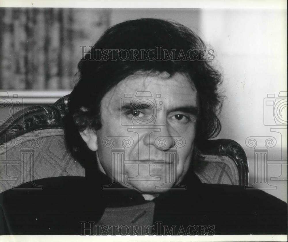 1986 Press Photo Johnny Cash Country Music Singer Novelist Man in White New York - Historic Images