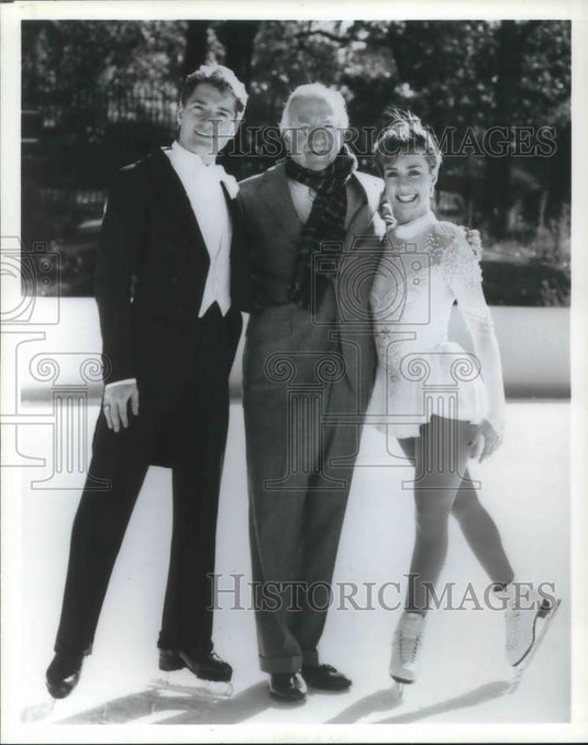 1991 Press Photo Walter Cronkite Susan Wynne Joseph Druar Ice Dance Champions - Historic Images