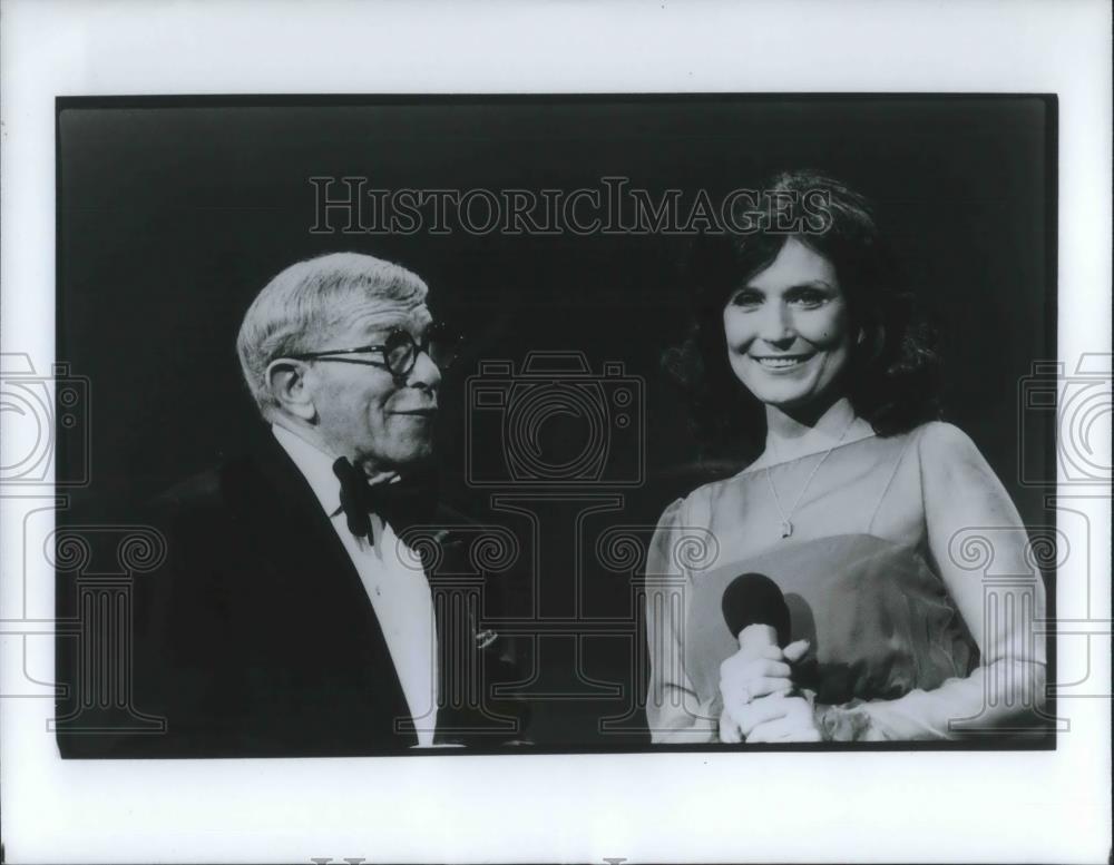 Press Photo George Burns &amp; Loretta Lynn - cvp09135 - Historic Images