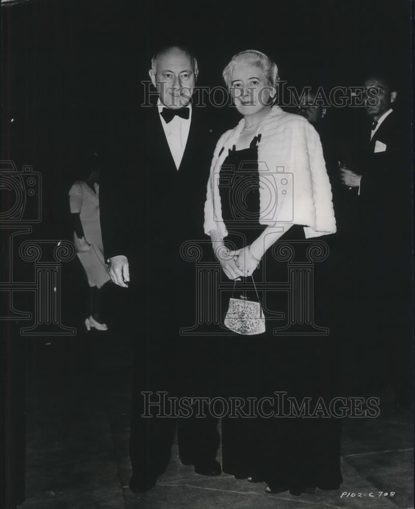 1943 Press Photo Cecil B. DeMille and wife Constance Celebrate 41st Anniversary - Historic Images