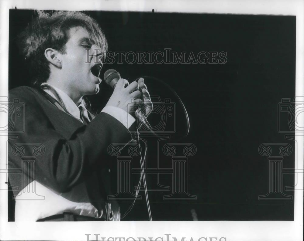 1983 Press Photo Tom Bailey New Wave Singer Songwriter of the Thompson Twins - Historic Images
