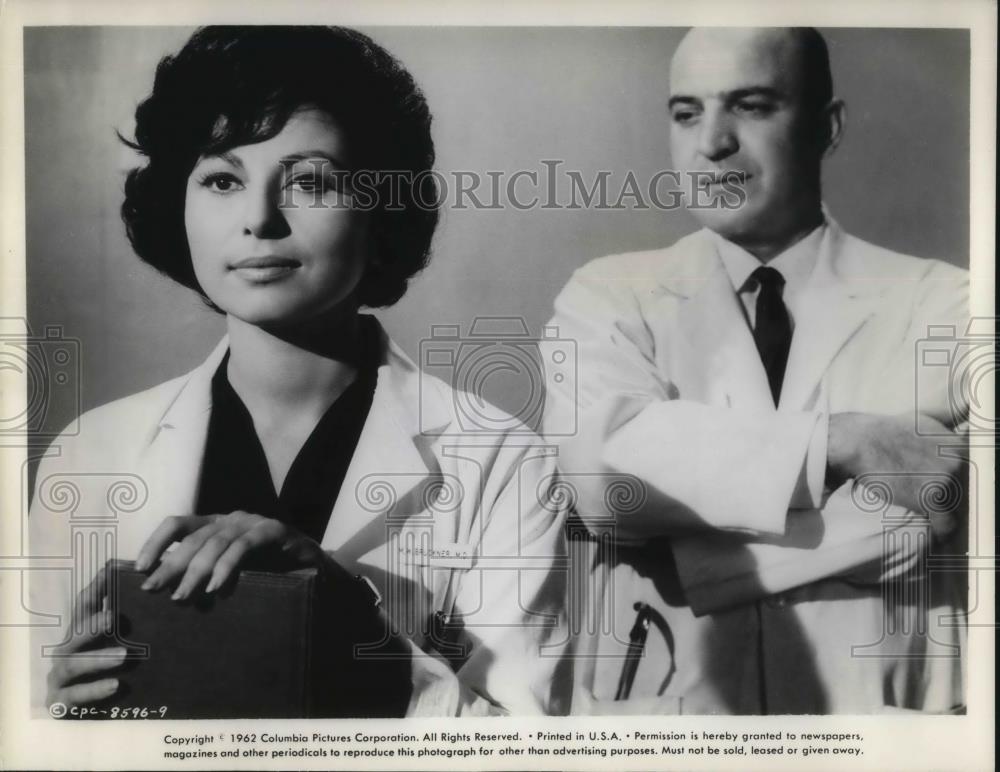 1962 Press Photo Haya Harareet &amp; Telly Savalis - cvp16359 - Historic Images