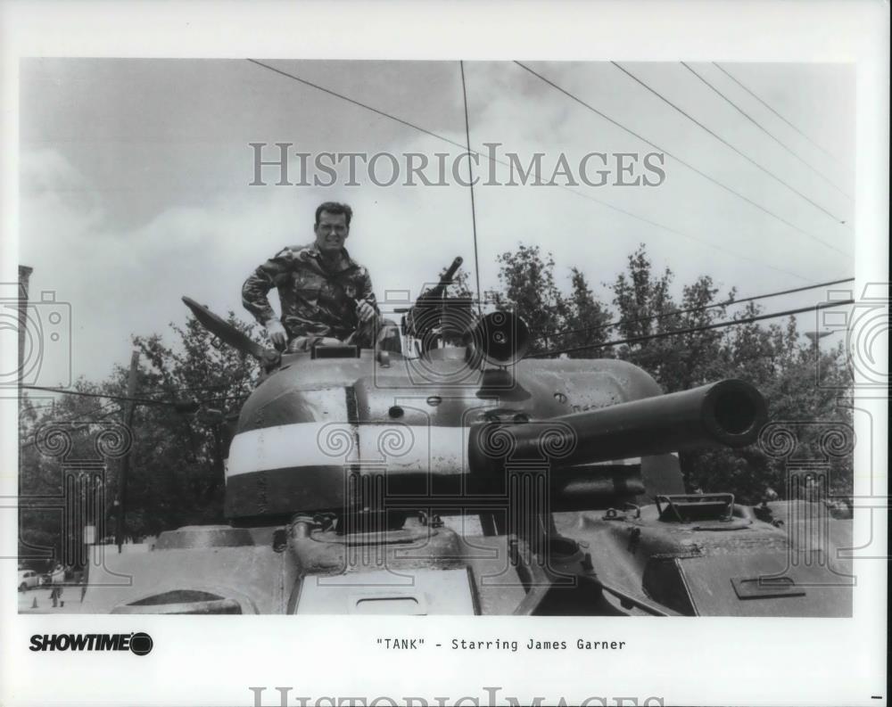 1985 Press Photo James Garner in Tank - cvp12311 - Historic Images
