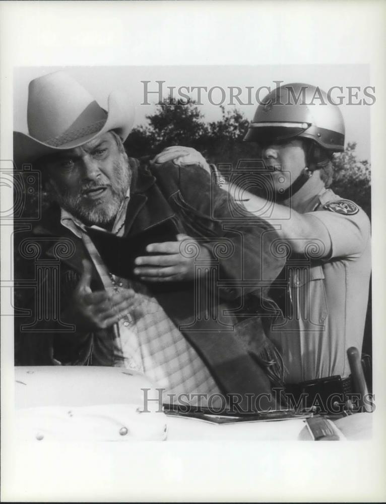 1981 Press Photo Larry Wilcox &amp; Noble Willingham in CHiPs - cvp09866 - Historic Images