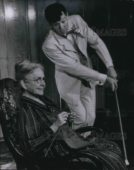 1968 Press Photo Helen Hayes & Clayton Corzatte The Show-Off - cvp16473 - Historic Images
