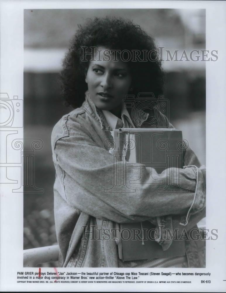1988 Press Photo Pam Grier in Above the Law - cvp18006 - Historic Images