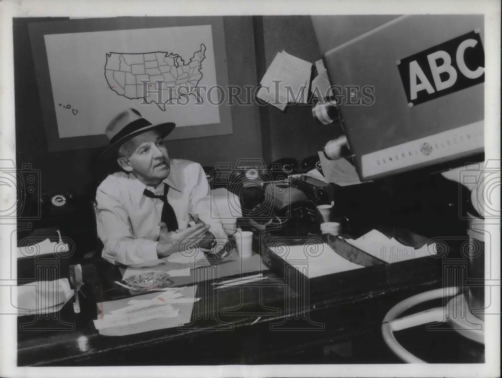 1953 Press Photo Walter Winchell Newscaster - cvp19998 - Historic Images