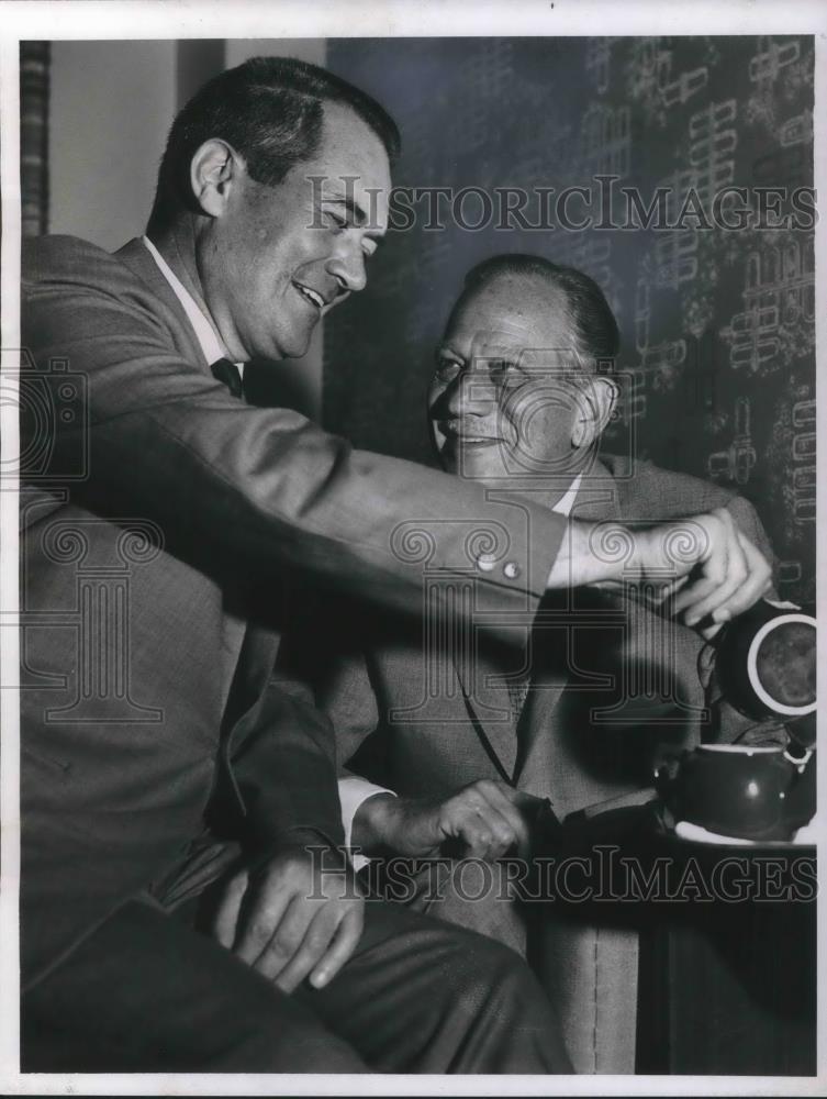 1961 Press Photo Frank Lovejoy and Melvyn Douglas in The Best Ma - cvp04098 - Historic Images