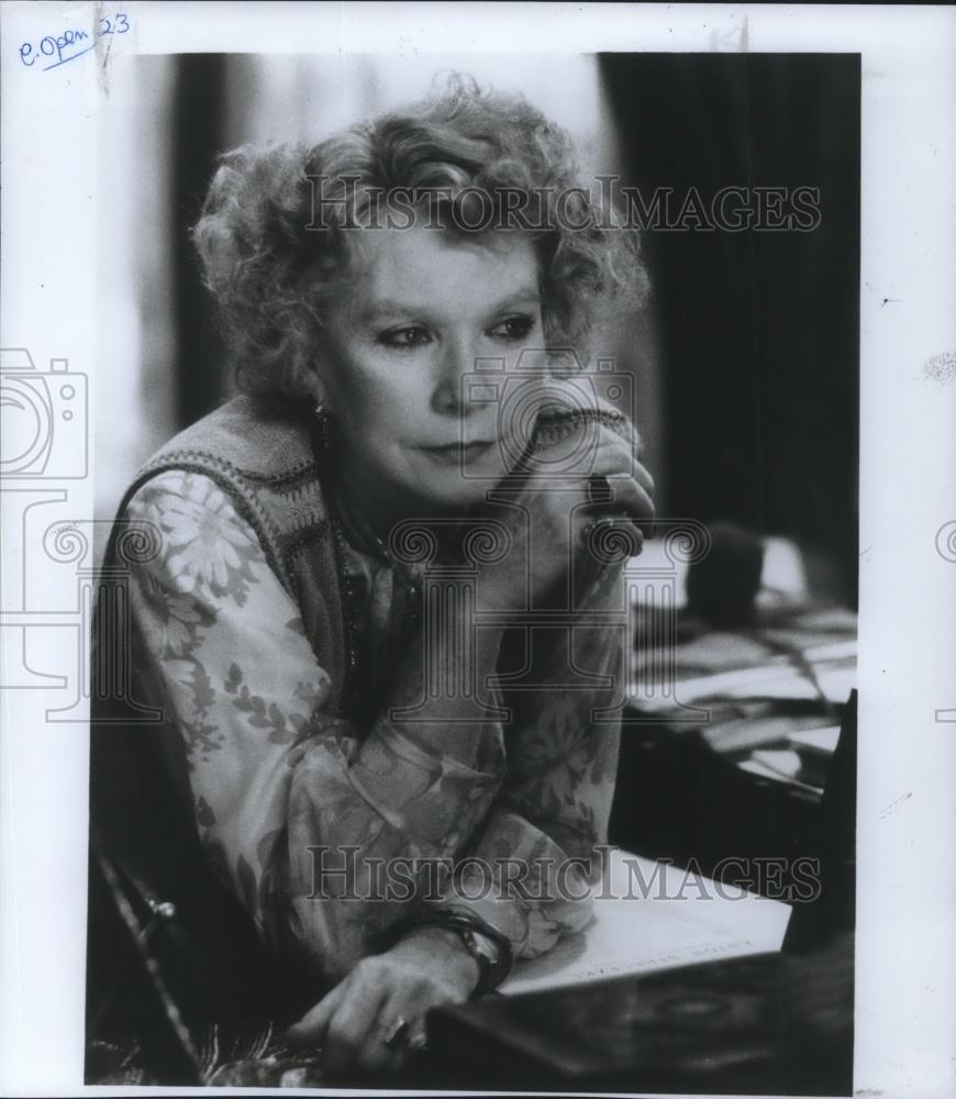 1988 Press Photo Shirley MacLaine stars in Madame Soustazka - cvp09524 - Historic Images