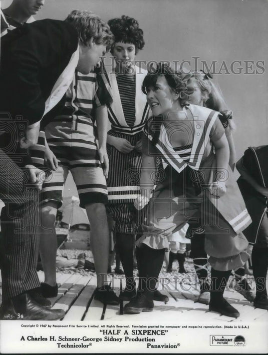 1970 Press Photo Julia Foster and Tommy Steele star in Half a Sixpence - Historic Images