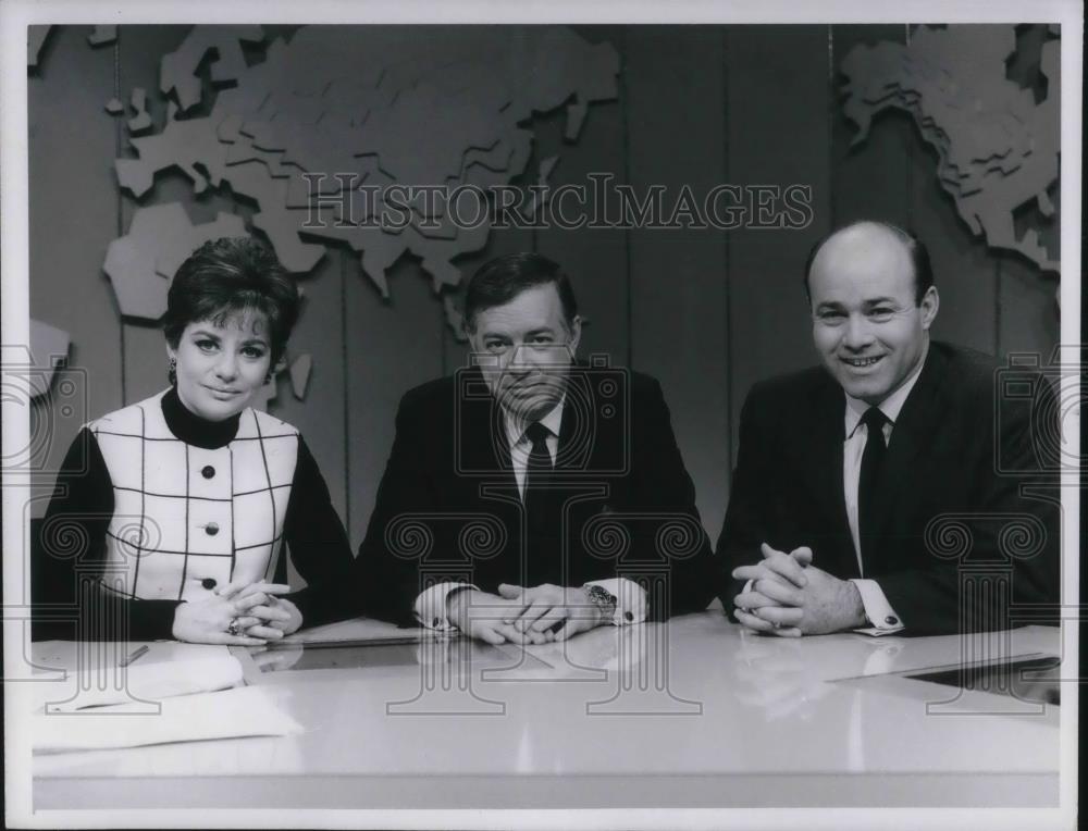 Press Photo News Crew - Historic Images