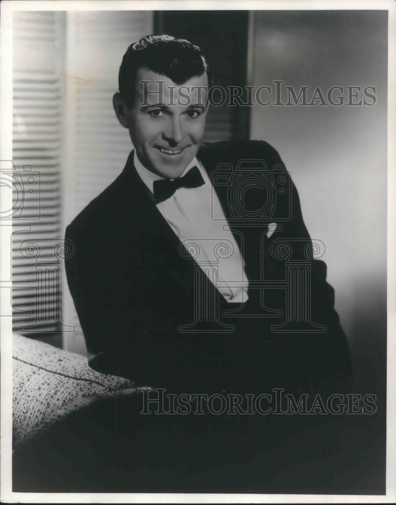 1963 Press Photo Dennis Day in The Mike Douglas Show - cvp06350 - Historic Images