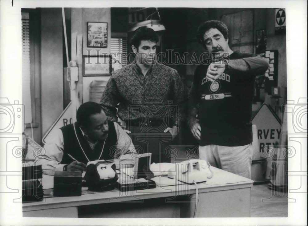 1985 Press Photo Flip Wilson Eddie Velez Richard Karron in Charlie & Company - Historic Images