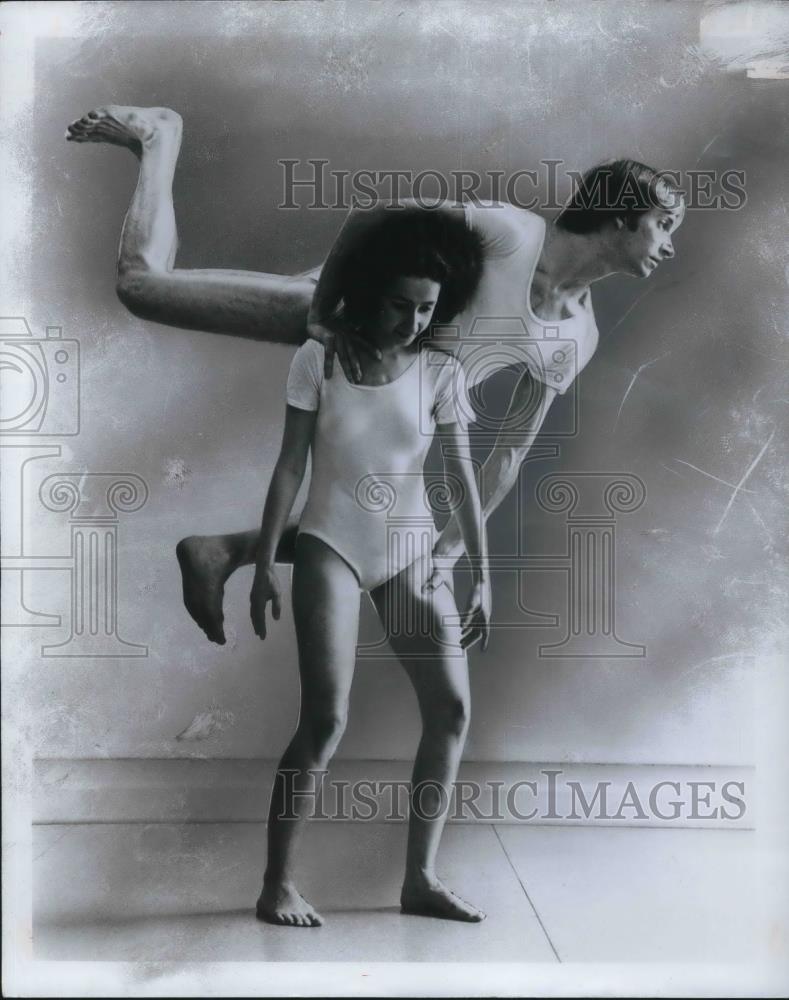 1975 Press Photo Nora Guthrie Ted Rotante Dance Concert - cvp17621 - Historic Images