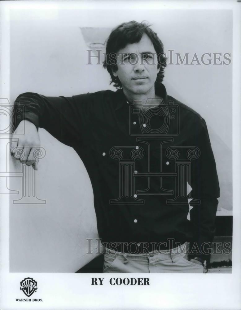 1981 Press Photo Ry Cooder - cvp02436 - Historic Images