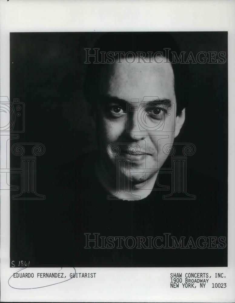 1988 Press Photo Eduardo Fernandez Guitarist - cvp12618 - Historic Images