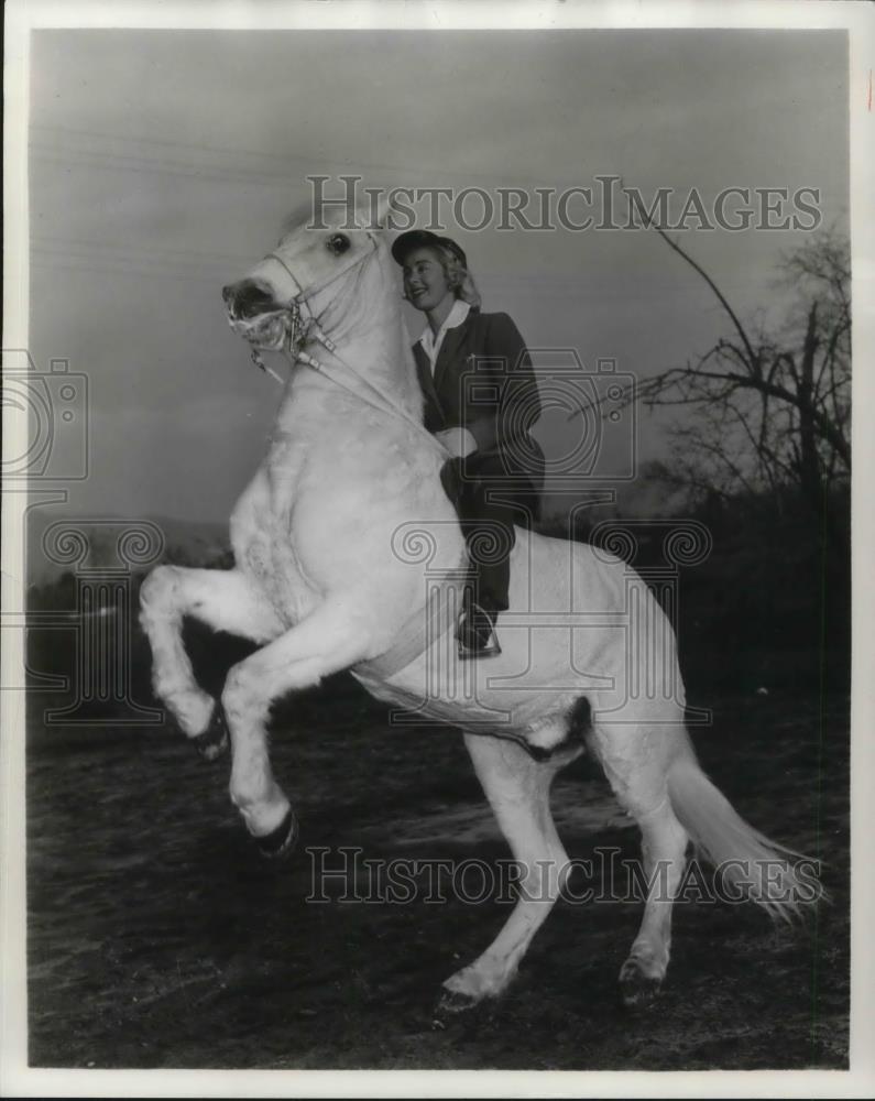 1952 Press Photo Cilly Feindt On Prized Horse &quot;Pasha&quot; in &quot;You Asked For it&quot; - Historic Images