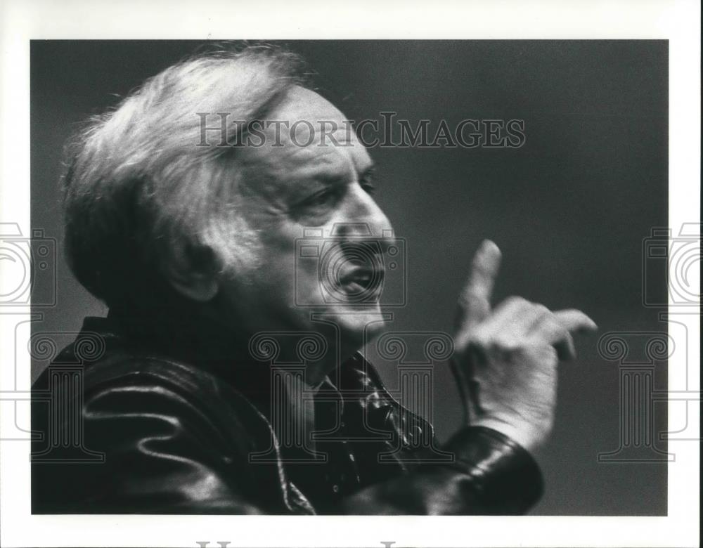 1987 Press Photo Frank Corsaro Stage Director Opera at Cleveland Institute Music - Historic Images