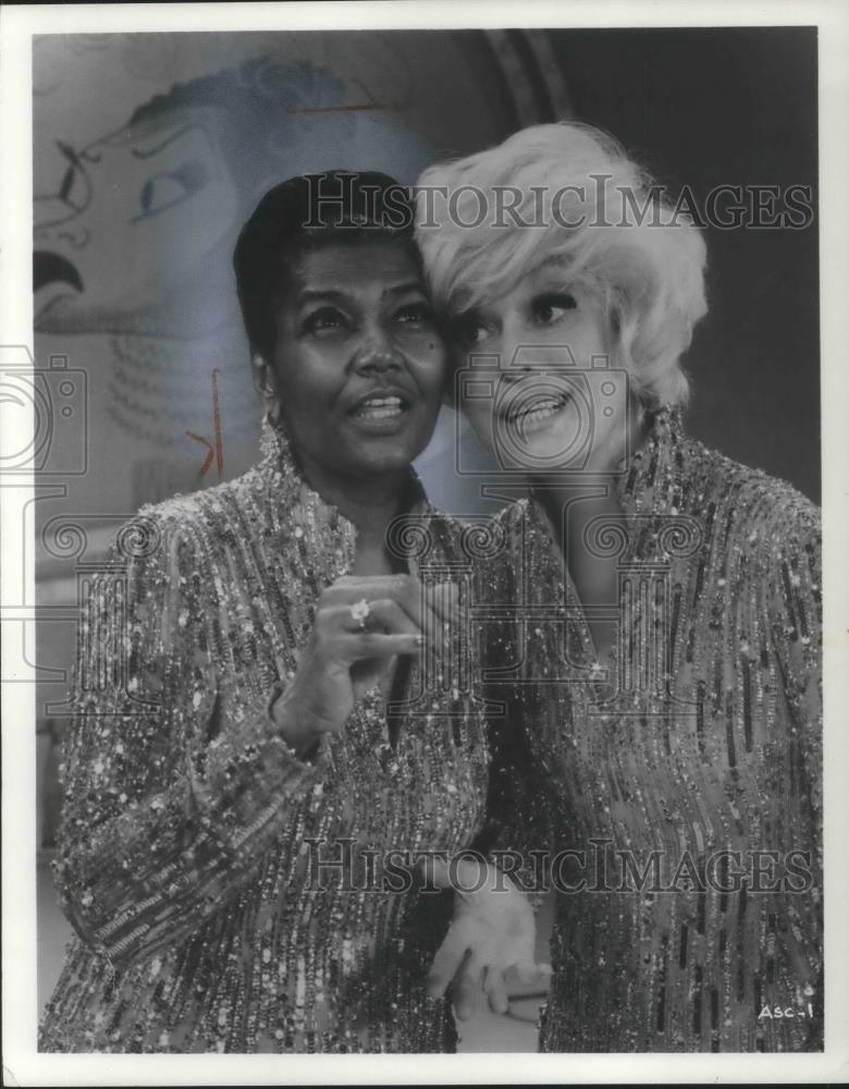 1969 Press Photo Pearl Bailey and Carol Channing in Hello Dolly - cvp07319 - Historic Images