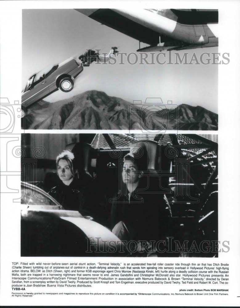 1995 Press Photo Charlie Sheen and Nastassja Kinski star in Terminal Velocity - Historic Images