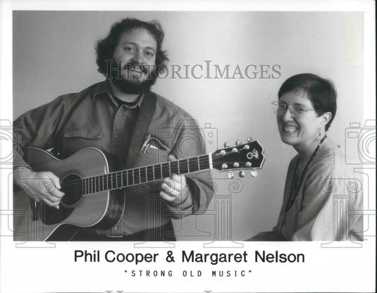 1995 Press Photo Phil Cooper and Margaret Nelson Folk Singers Musicians - Historic Images