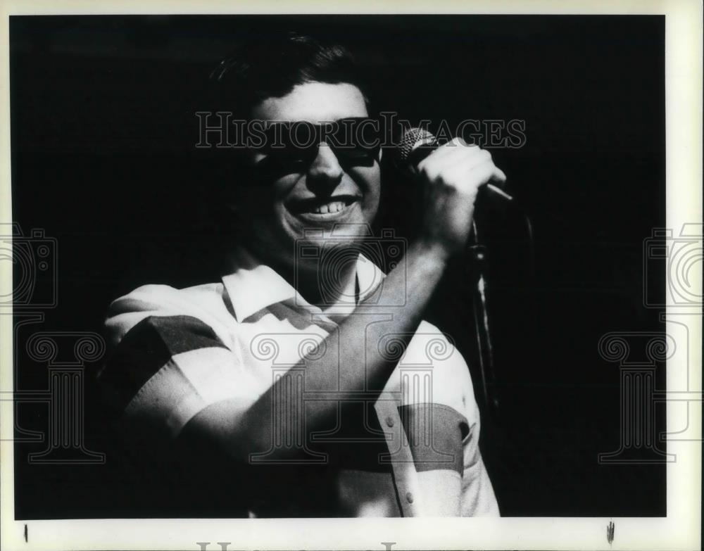 1985 Press Photo Troy Hammond Blind Stand-Up Comedian - cvp16340 - Historic Images