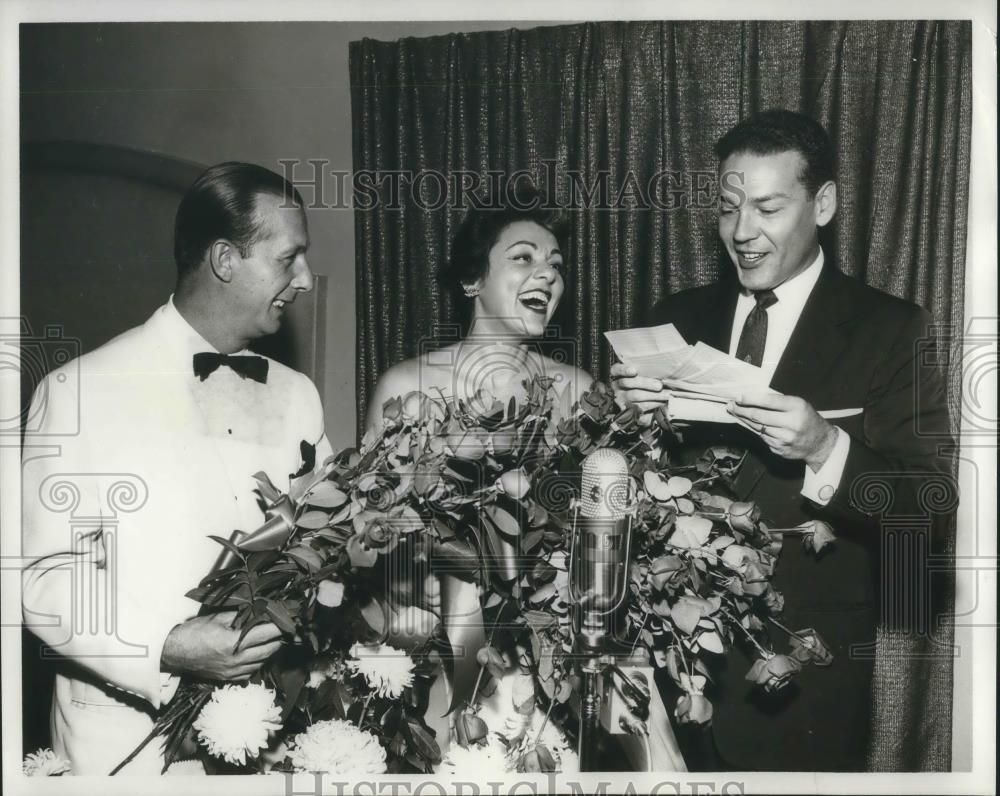 Press Photo Two men &amp; Happy Woman with Flowers - cvp06649 - Historic Images