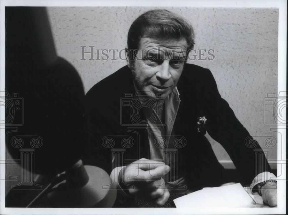 1969 Press Photo Richard Basehart on The Natural History of Our World - Historic Images