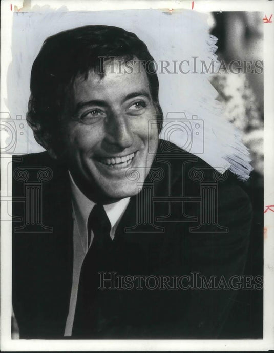 1975 Press Photo Tony Bennett Pop Jazz Easy Listening Singer Artist - cvp01916 - Historic Images