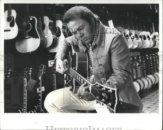 1975 Press Photo Roy Clark Country Music Singer Songwriter Musician - Historic Images