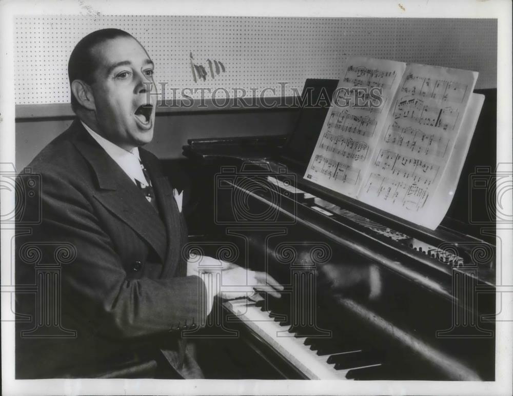 1949 Press Photo Morton Downey Singer Pianist Musician NBC Radio Show - Historic Images
