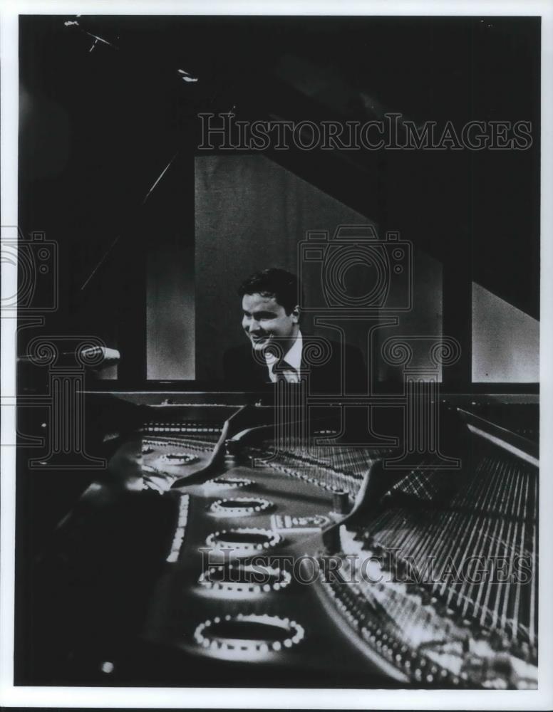 1980 Press Photo Nicolas Constantinidis Pianist - cvp04241 - Historic Images