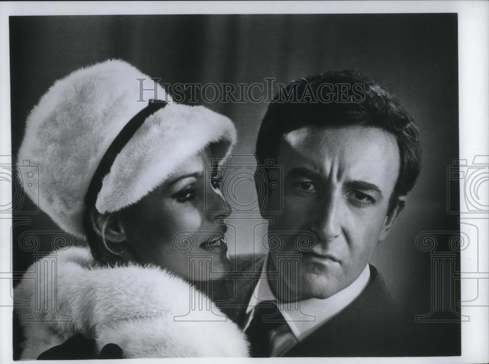 1971 Press Photo Ursula Andress &amp; Peter Sellers in Casino Royale - cvp13567 - Historic Images