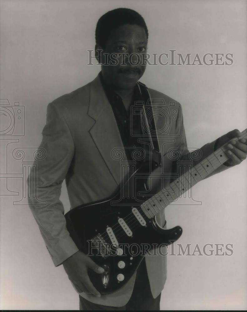 2000 Press Photo C Chavers Musician - cvp07099 - Historic Images