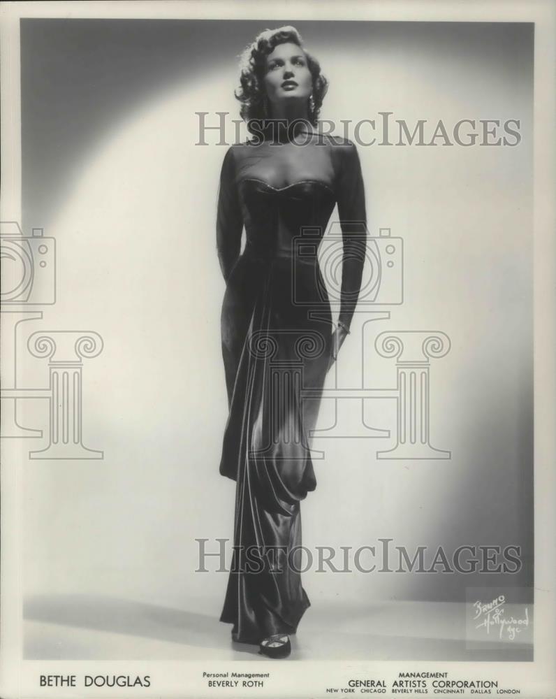 1952 Press Photo Bethe Douglas Singer - cvp04049 - Historic Images