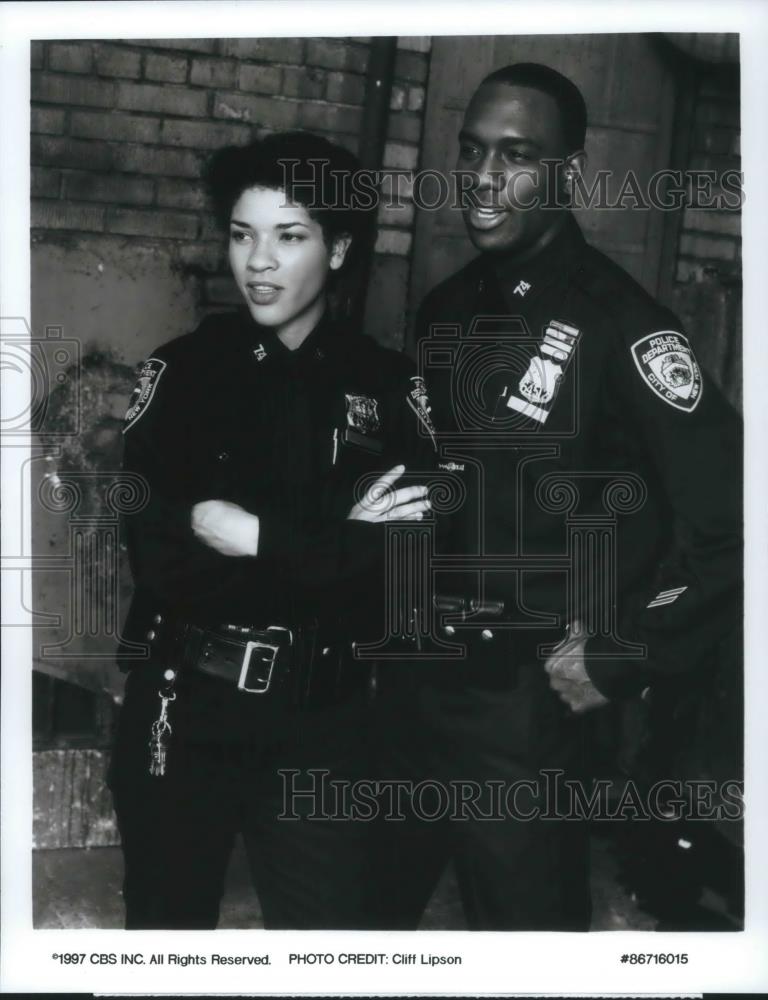 1997 Press Photo Klea Scott and Richard T. Jones on Brooklyn South - cvp09225 - Historic Images