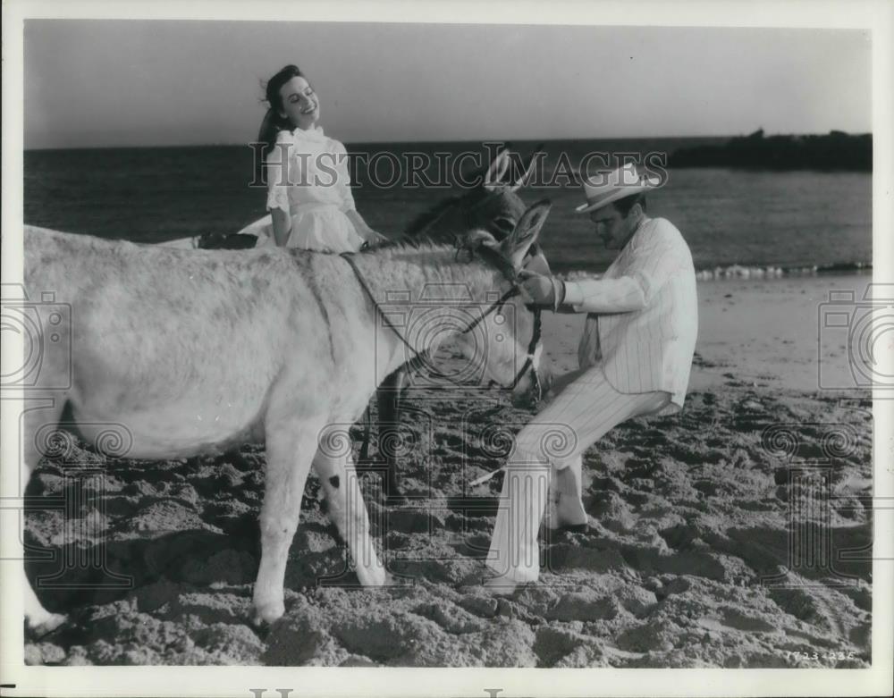 1966 Press Photo Leslie Caron and Louis Jourdan star in Gigi - cvp10030 - Historic Images