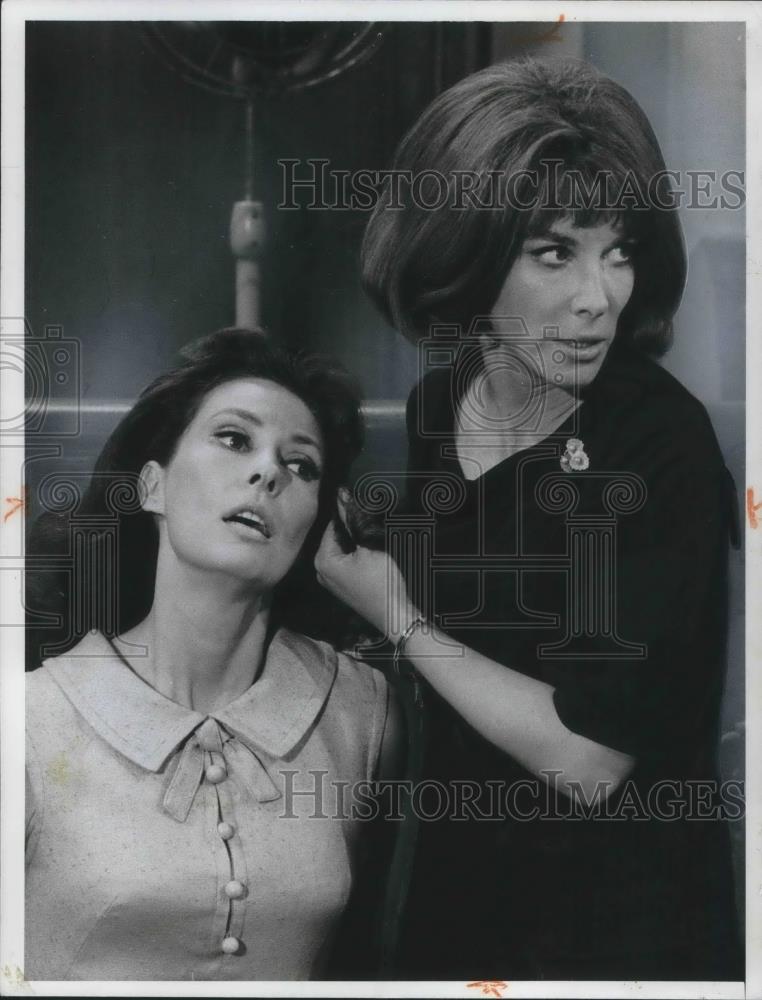 1967 Press Photo Lee Grant and Dorothy Rice - cvp13289 - Historic Images