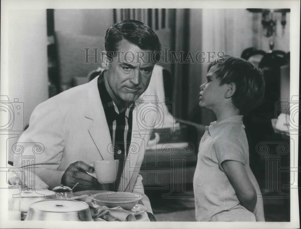 1965 Press Photo Cary Grant &amp; Charles Herbert in Houseboat - cvp13081 - Historic Images