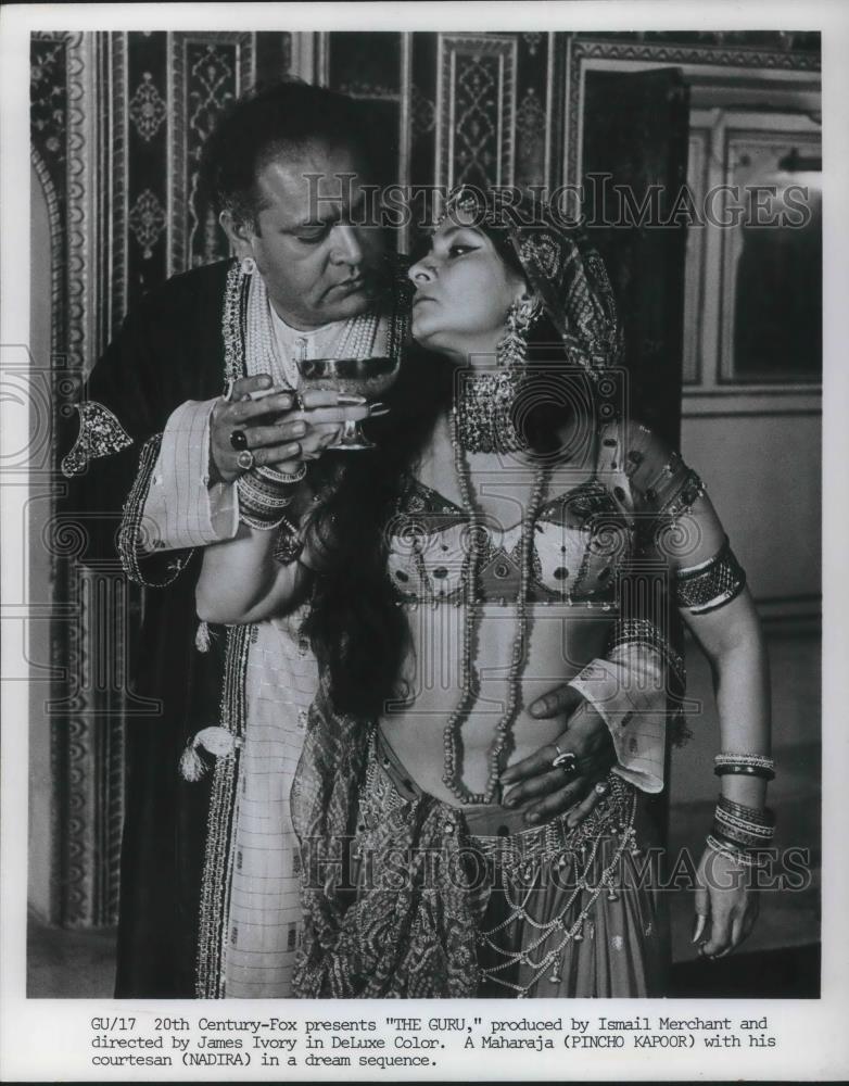 1969 Press Photo Pincho Kapoor & Nadira in The Guru - cvp11270 - Historic Images