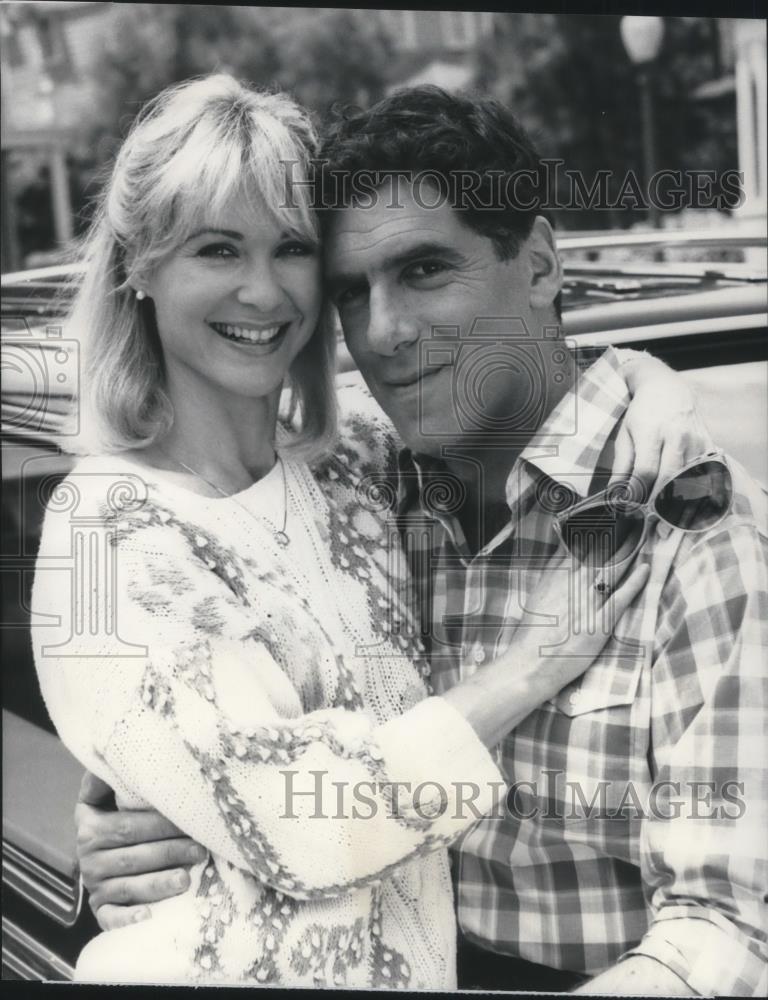 1986 Press Photo Dee Wallace Stone and Elliott Gould star in Together We Stand - Historic Images