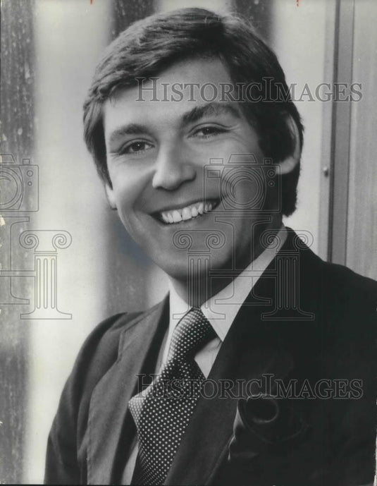 1975 Press Photo Yvon Dihe Fashion Coordinator for Yves St. Laurent - cvp03908 - Historic Images