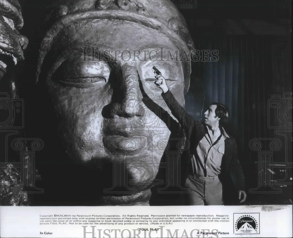 1978 Press Photo Chevy Chase in Foul Play - cvp07634 - Historic Images