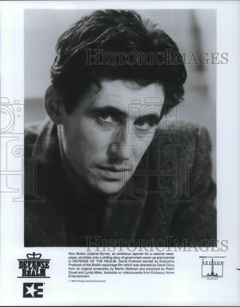 1987 Press Photo Gabrial Byrne as Nick Mullen on Defense Of The Realm - Historic Images